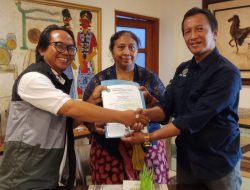 Ketum IWO Dwi Christianto Serahkan SK PD Prabumulih