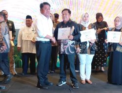 Diserahkan Herman Deru, Desa Wisata Mekar Jadi Kecamatan Sungai Lilin Sabet Dua Penghargaan di Anugerah Desa Wisata Sumsel 2025