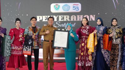Batik Petule Khas Muara Enim: Dari Meja Makan Jadi Fashion Elegan