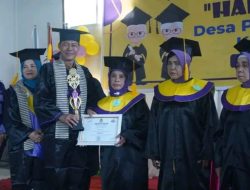 PJ Walikota Prabumulih Hadiri Wisuda Sekolah Lansia Tangguh