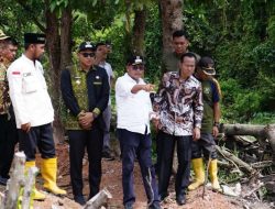 Walikota Prabumulih, H. Arlan Launching Program Penggarapan Lahan dan Serahkan Bibit Sawit serta Karet Gratis di Tiga Desa