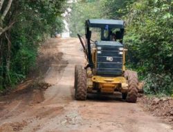 Bupati Muba H.M Toha Tetapi Janji Perbaiki Jalan Strategis Lawang Wetan