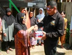 Jemaat GPIN Sekayu Bagikan Bingkisan Lebaran, Pererat Toleransi Antarumat Beragama