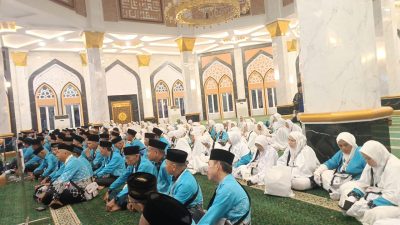Tangis Haru Iringi Pelepasan Jemaah Calon Haji Ogan Ilir di Masjid Agung An-Nur