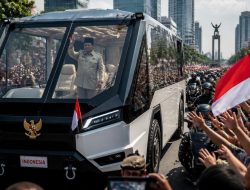Prabowo Minta Pindad Buat Mobil Kaca Khusus Sapa Rakyat