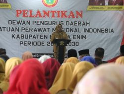 Hadiri Pelantikan PPNI Muara Enim, Plt Bupati Sumarni: Perawat Harus Profesional dan Ramah Melayani