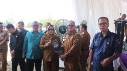 Bunga Desa, Plt Bupati Sumarni Serahkan Bantuan Mobil-RTLH